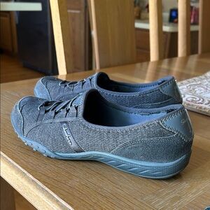 Skechers Charcoal grey leather women’s size 9 1/2  Slip-On Shoes